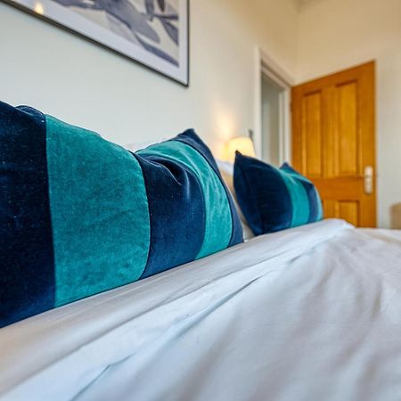 2 Bed Stunning Chic Modern Spacious Apt, Ocean Village, Southampton - Plenty Of Parking - By Blue Puffin Stays エクステリア 写真