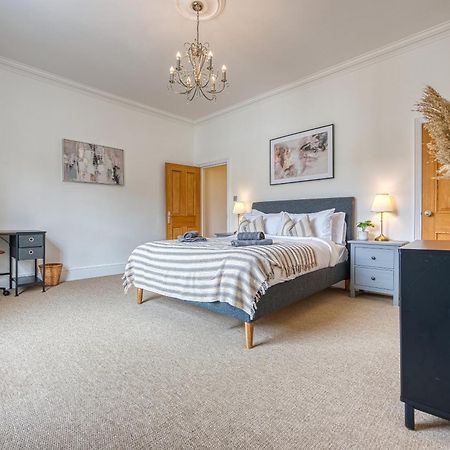 2 Bed Stunning Chic Modern Spacious Apt, Ocean Village, Southampton - Plenty Of Parking - By Blue Puffin Stays エクステリア 写真