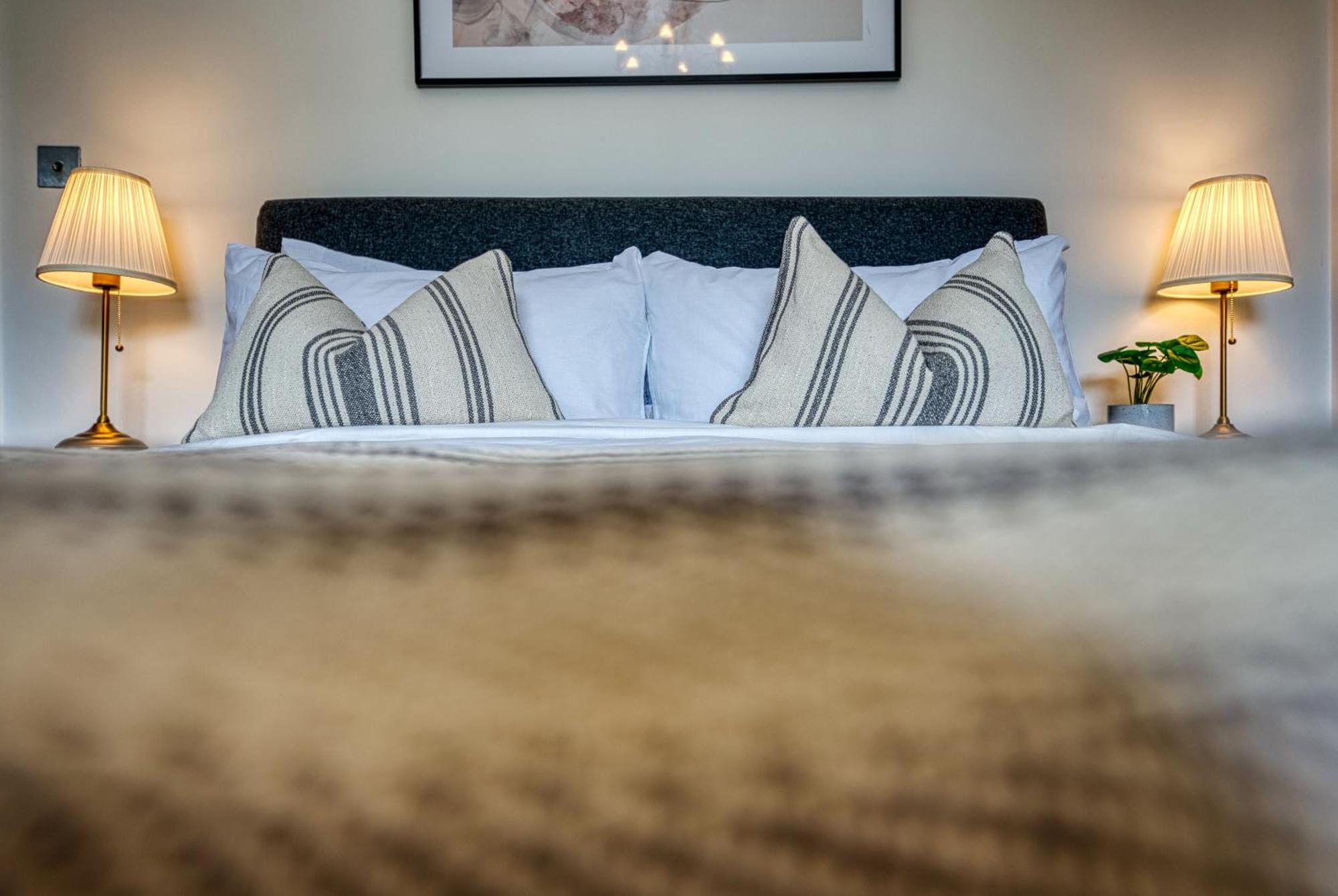 2 Bed Stunning Chic Modern Spacious Apt, Ocean Village, Southampton - Plenty Of Parking - By Blue Puffin Stays エクステリア 写真