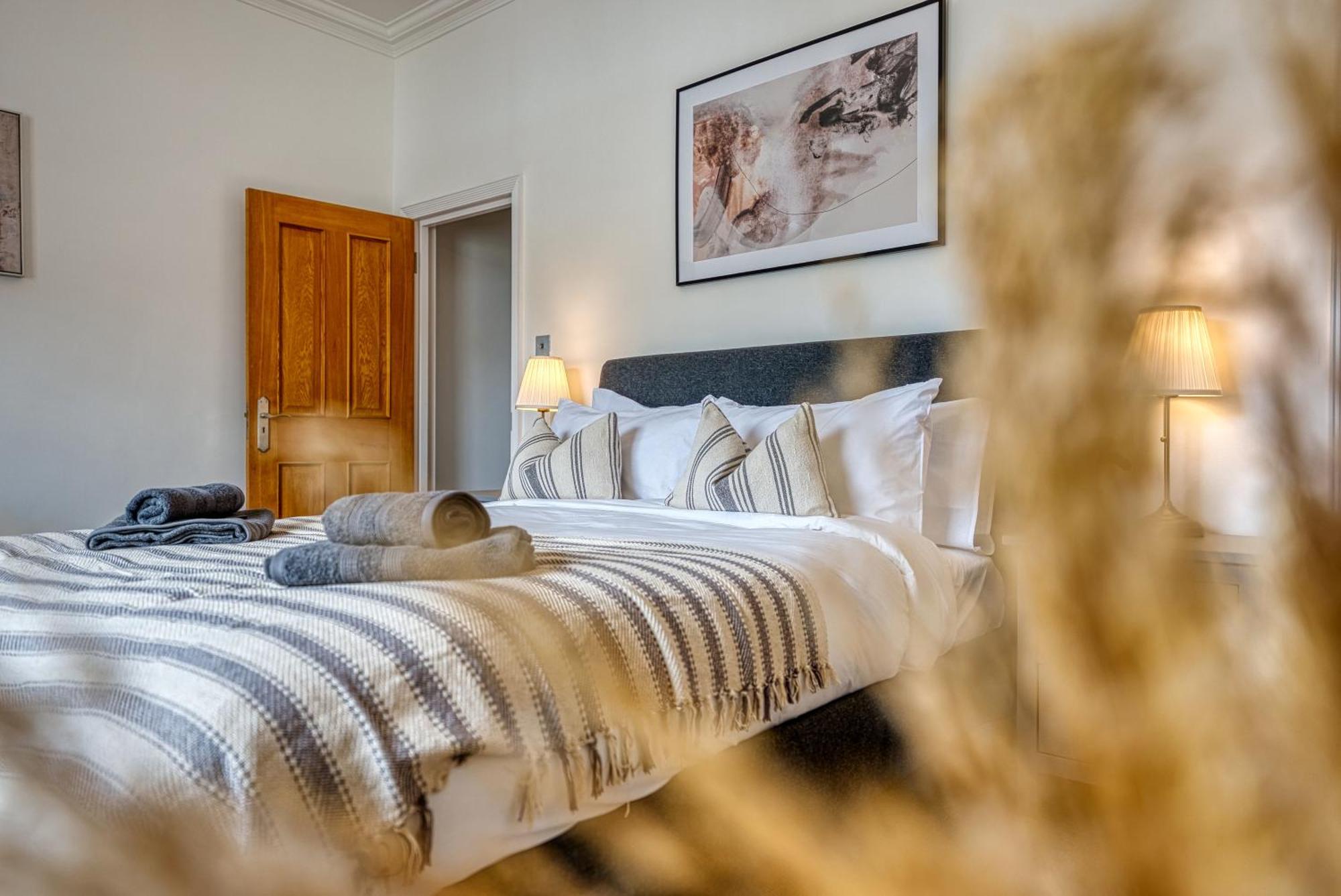 2 Bed Stunning Chic Modern Spacious Apt, Ocean Village, Southampton - Plenty Of Parking - By Blue Puffin Stays エクステリア 写真