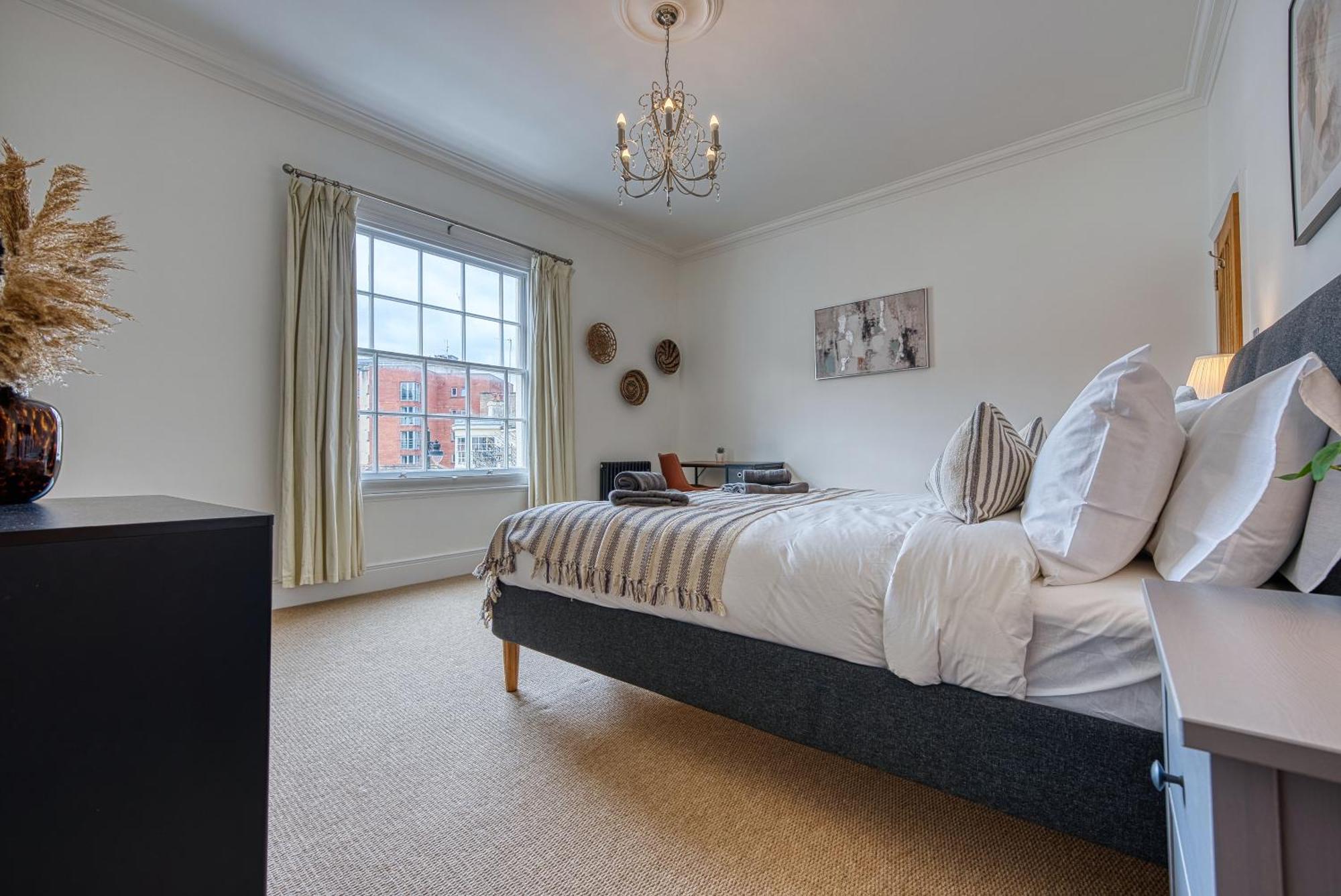 2 Bed Stunning Chic Modern Spacious Apt, Ocean Village, Southampton - Plenty Of Parking - By Blue Puffin Stays エクステリア 写真