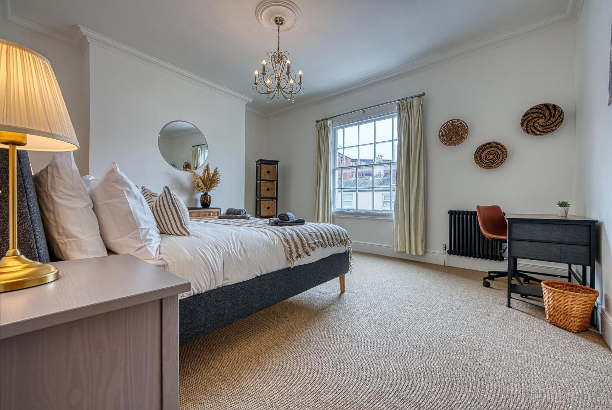 2 Bed Stunning Chic Modern Spacious Apt, Ocean Village, Southampton - Plenty Of Parking - By Blue Puffin Stays エクステリア 写真