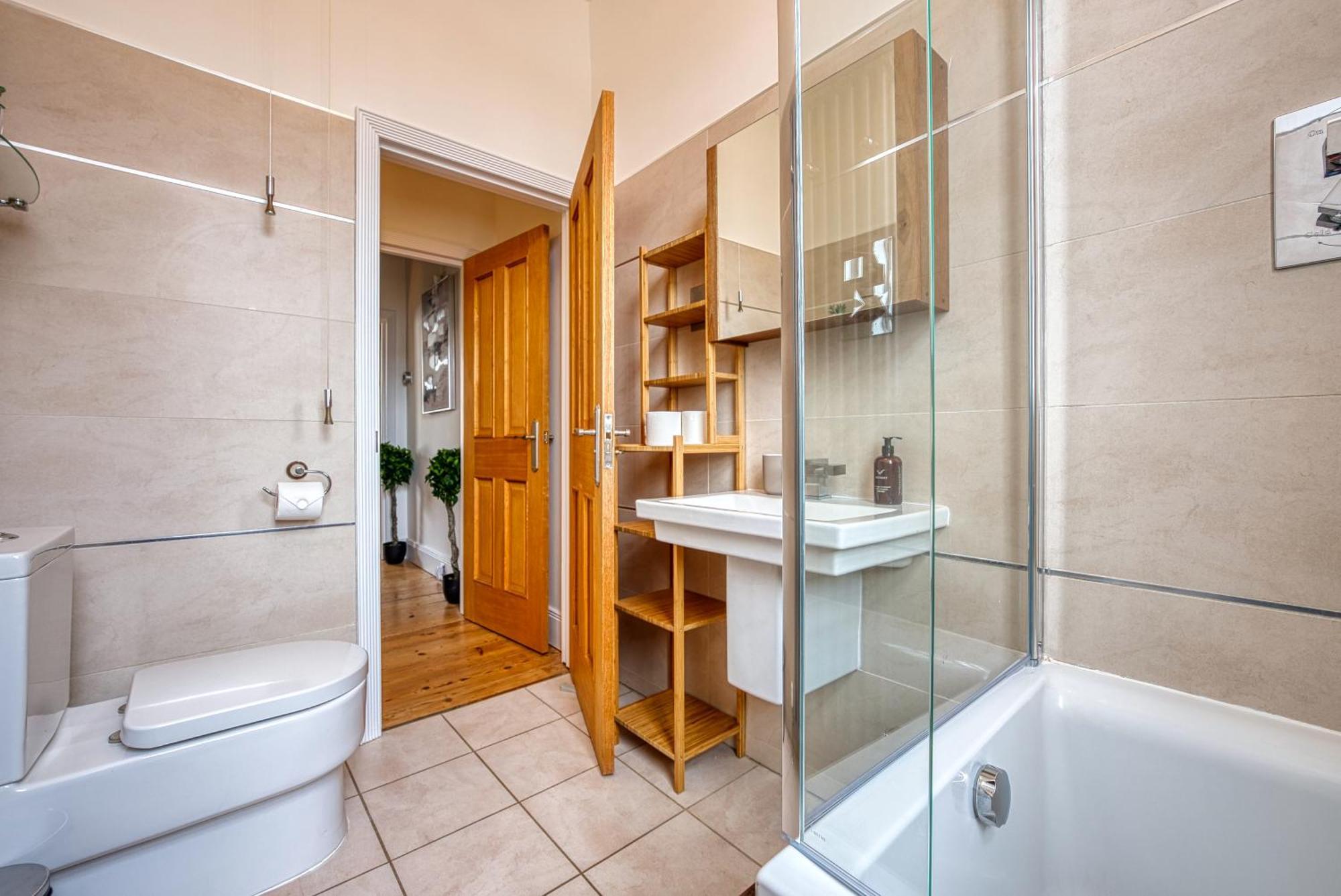 2 Bed Stunning Chic Modern Spacious Apt, Ocean Village, Southampton - Plenty Of Parking - By Blue Puffin Stays エクステリア 写真