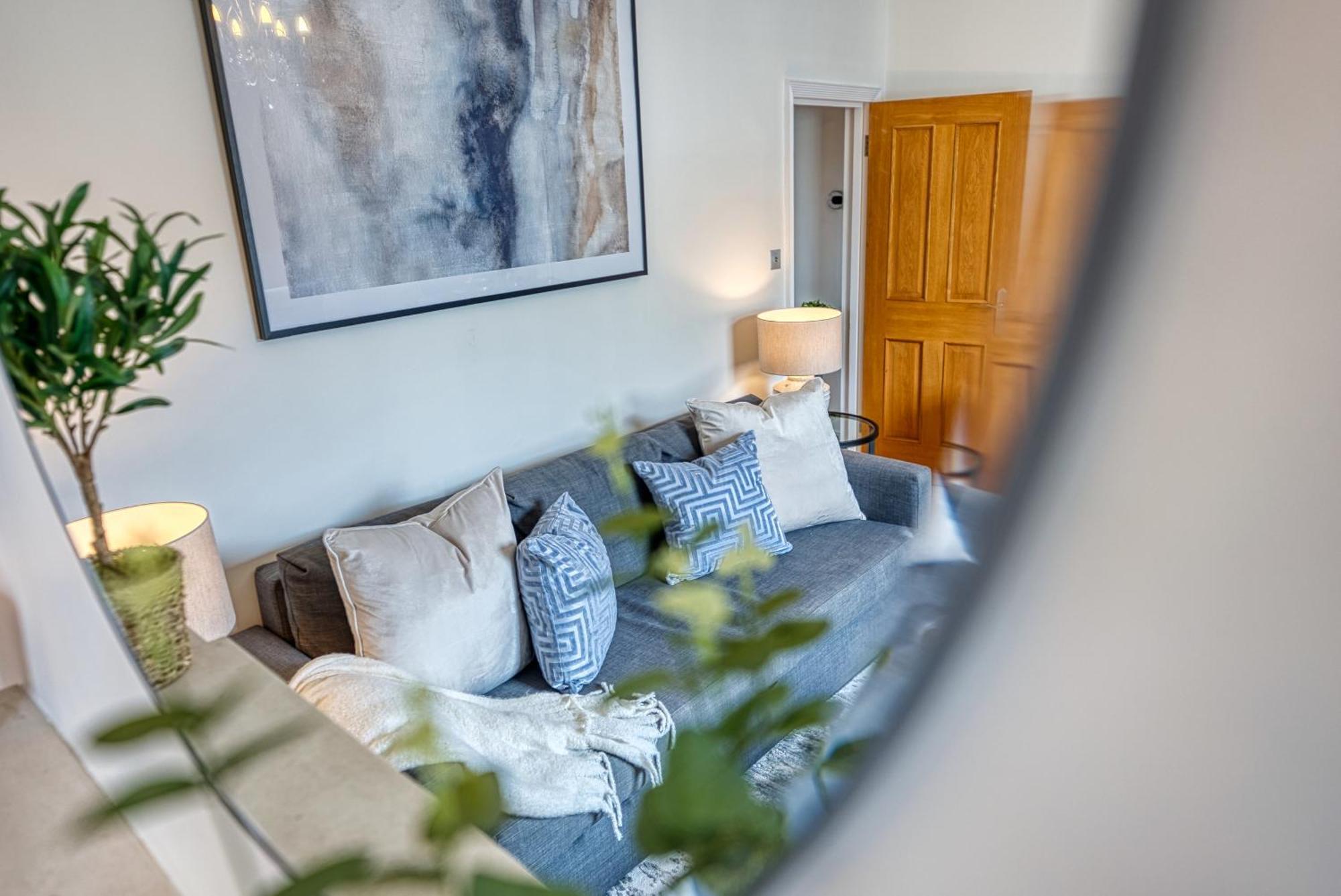 2 Bed Stunning Chic Modern Spacious Apt, Ocean Village, Southampton - Plenty Of Parking - By Blue Puffin Stays エクステリア 写真