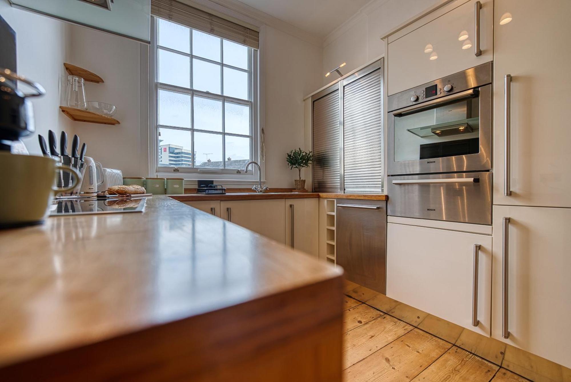 2 Bed Stunning Chic Modern Spacious Apt, Ocean Village, Southampton - Plenty Of Parking - By Blue Puffin Stays エクステリア 写真