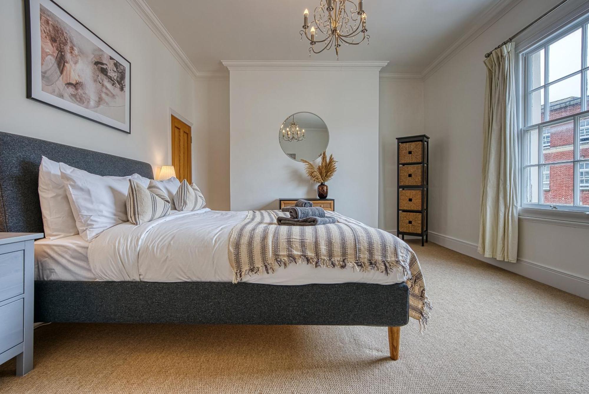 2 Bed Stunning Chic Modern Spacious Apt, Ocean Village, Southampton - Plenty Of Parking - By Blue Puffin Stays エクステリア 写真