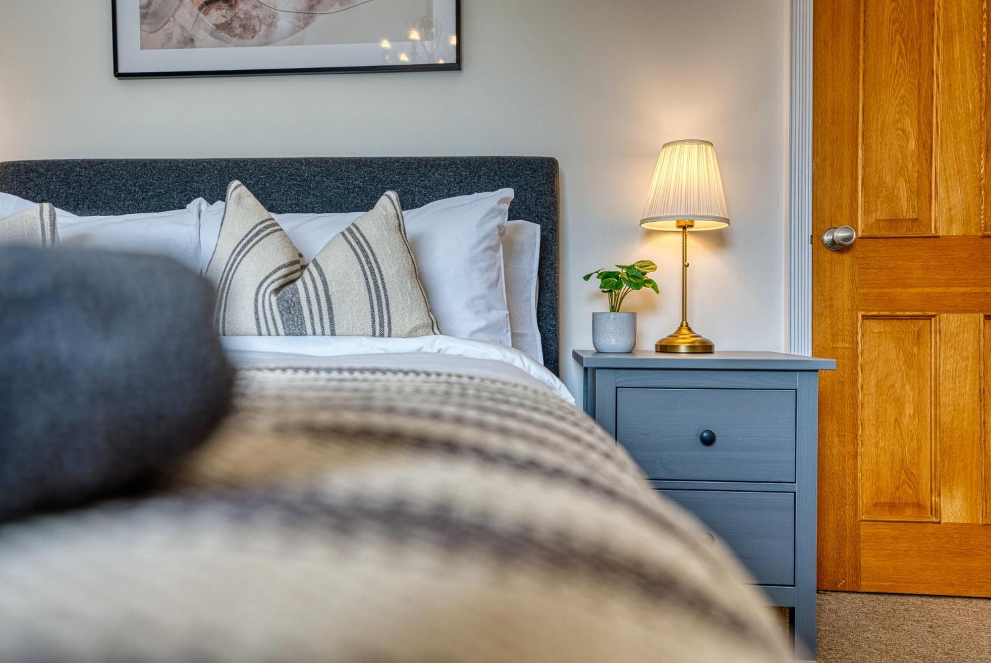2 Bed Stunning Chic Modern Spacious Apt, Ocean Village, Southampton - Plenty Of Parking - By Blue Puffin Stays エクステリア 写真