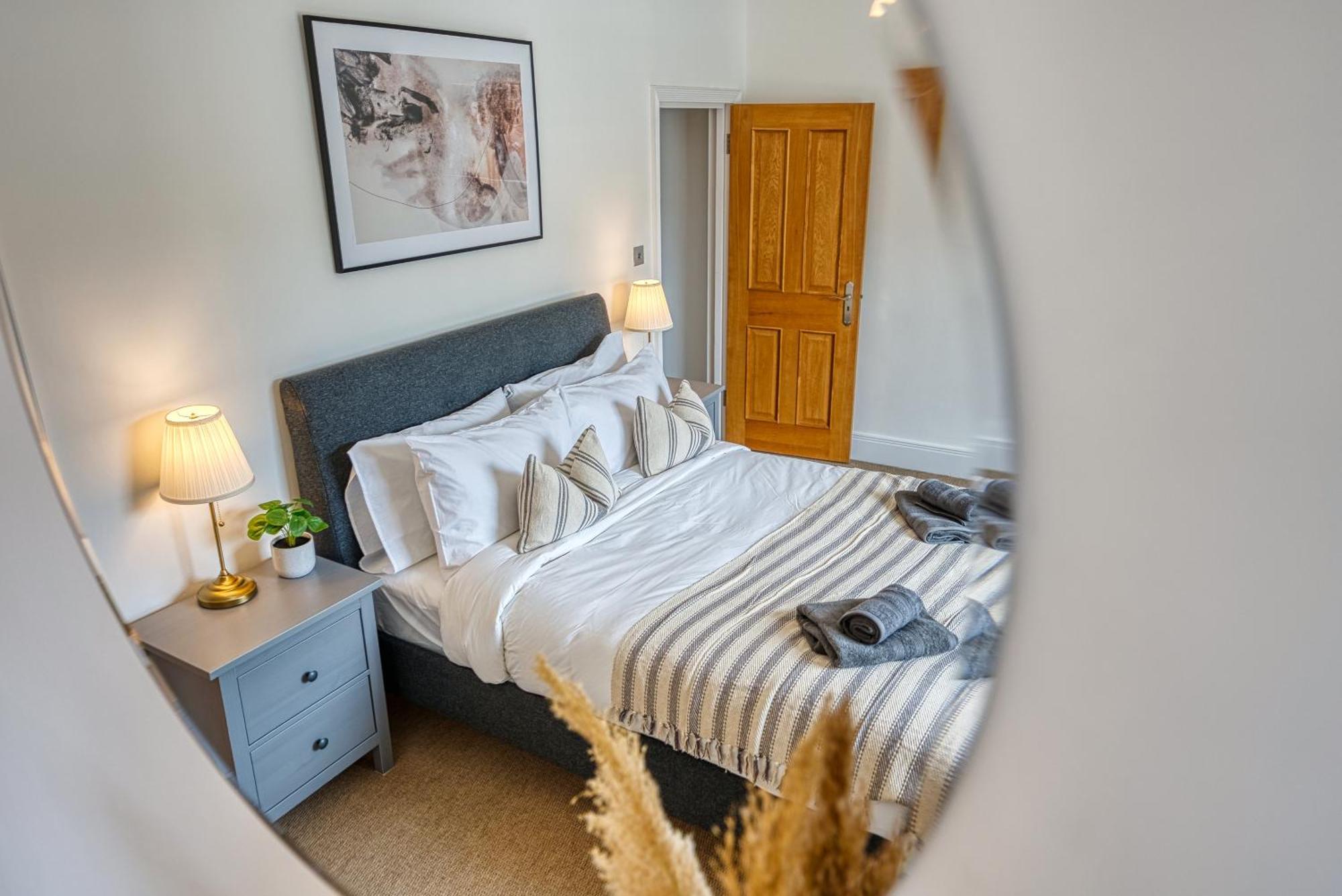 2 Bed Stunning Chic Modern Spacious Apt, Ocean Village, Southampton - Plenty Of Parking - By Blue Puffin Stays エクステリア 写真